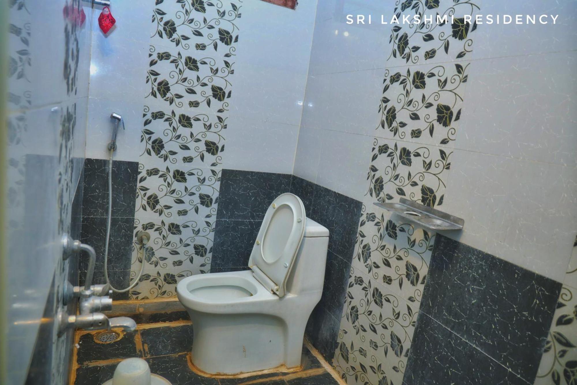Sri Lakshmi Residency Hotell Tirupati Exteriör bild